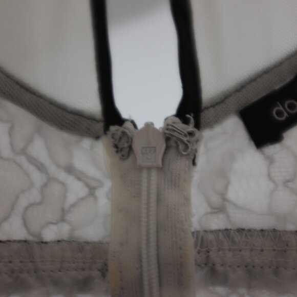 Do & be delicate Floral lace halter top Size S - Picture 9 of 14